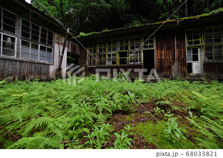 小中学校の廃墟 小中学校の廃墟 68033821