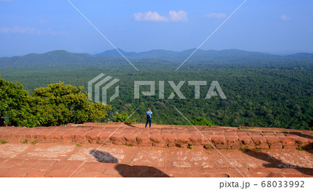 シギリヤ・ロック頂上よりの風景　スリランカ 68033992