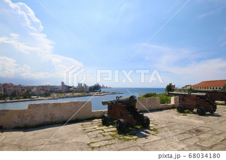 キューバ・ハバナのカバーニャ要塞　Cabana Havana Cuba 68034180