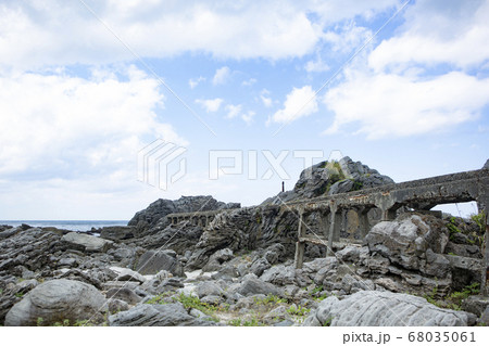 神津島名組湾に残るトロッコ跡 68035061