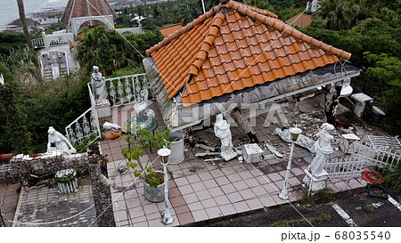 結婚式場の廃墟の空撮 68035540