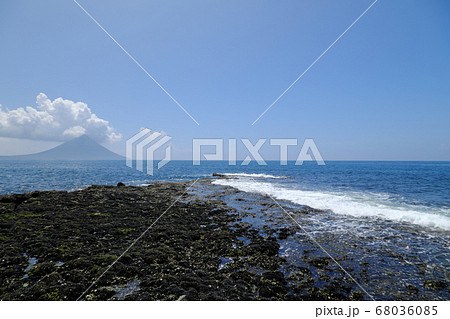 番所鼻公園の波打ち際 68036085