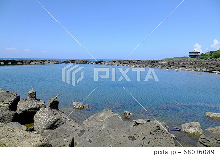番所鼻公園にある広大な海のプール 68036089