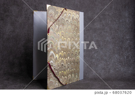 カルトナージュ　マーブル紙のシックなバインダー 68037620