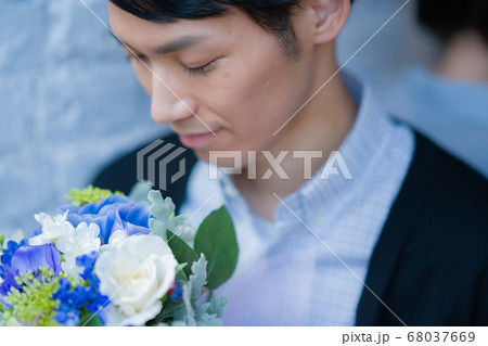 2人 男性 女性 ファッション 美容 ライフスタイル インテリア デザイン 部屋 結婚 花束 ブーケ 2人 男性 女性 ファッション 美容 ライフスタイル インテリア デザイン 部屋 結婚 花束 ブーケ 68037669