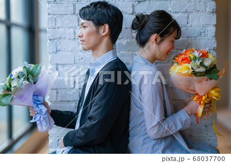 2人 男性 女性 ファッション 美容 ライフスタイル インテリア デザイン 部屋 結婚 花束 ブーケ 2人 男性 女性 ファッション 美容 ライフスタイル インテリア デザイン 部屋 結婚 花束 ブーケ 68037700