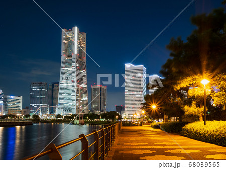 夜の横浜 運河パークとみなとみらい21 夜の横浜 運河パークとみなとみらい21 68039565