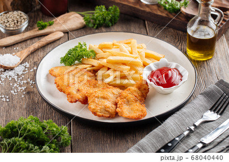 British snack deep fried fish and chips British snack deep fried fish and chips 68040440
