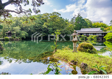 （静岡県）三島市楽寿園　満水の小浜池 68042305
