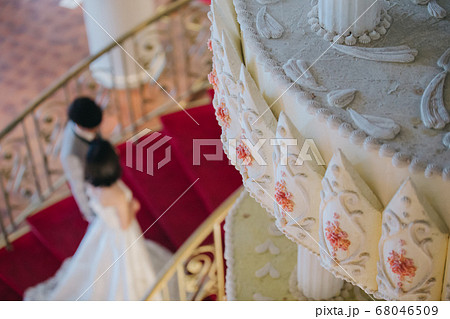 結婚式で誓い合うカップル 結婚式で誓い合うカップル 68046509