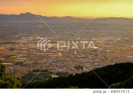 龍王山から奈良盆地の夕景（奈良県天理市） 68047072