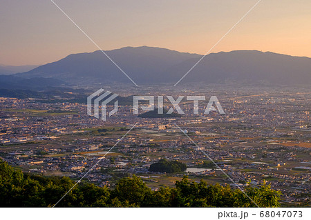 龍王山から奈良盆地の夕景（奈良県天理市） 68047073