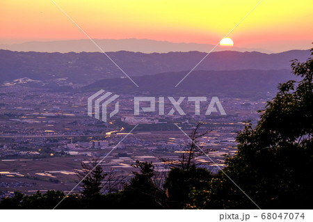 龍王山から奈良盆地の夕景（奈良県天理市） 68047074