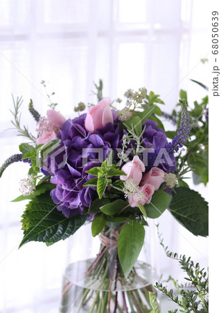 紫陽花とバラのブーケ 紫陽花とバラのブーケ 68050639