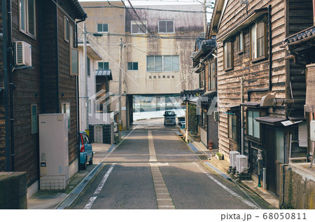 日本のノスタルジックな漁村の写真素材