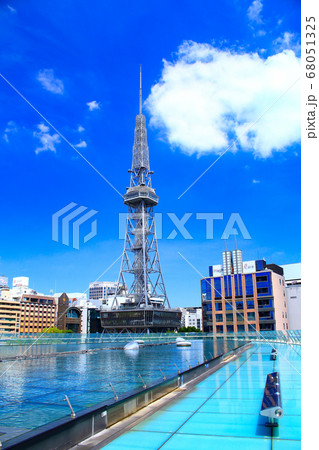 名古屋市、水の宇宙船とテレビ塔の風景 名古屋市、水の宇宙船とテレビ塔の風景 68051325