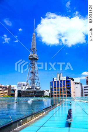 名古屋市、水の宇宙船とテレビ塔の風景 名古屋市、水の宇宙船とテレビ塔の風景 68051326