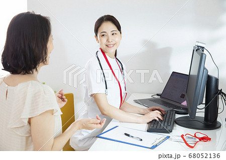 診察 医師 診察 医師 68052136