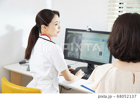診察 医師 診察 医師 68052137