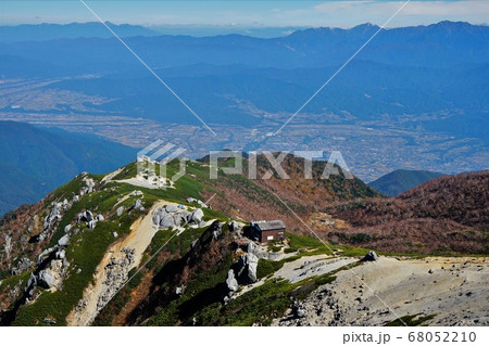 空木岳山頂からの駒峰ヒュッテと駒ヶ根の街並み 空木岳山頂からの駒峰ヒュッテと駒ヶ根の街並み 68052210