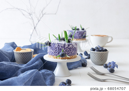 No bake blueberry mini cheesecakes enveloped in coconut and embellished with real blueberries No bake blueberry mini cheesecakes enveloped in coconut and embellished with real blueberries 68054707