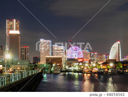 横浜　山下公園とみなとみらい21　夜景 68058562