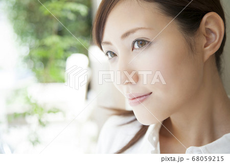 女性の横顔 女性の横顔 68059215
