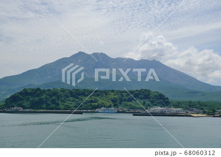 海の上から見た桜島 68060312