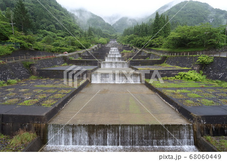 奥飛騨温泉郷　栃尾温泉の洞谷流路工 68060449