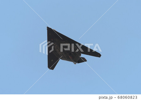 アメリカ空軍F-117ナイトホーク水平飛行 68060823