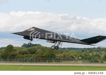 アメリカ空軍F-117ナイトホーク離陸 アメリカ空軍F-117ナイトホーク離陸 68061348