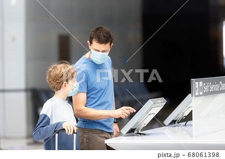 family travel during coronavirus pandemic 68061398