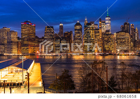 《ニューヨーク》マンハッタンの夜景・ブルックリンハイツプロムナード 68061658