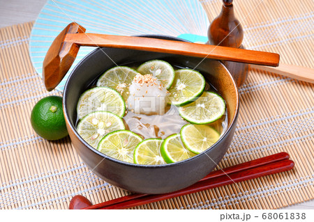 夏の冷たい冷製「すだち蕎麦、酢橘おろしそば、スダチそば」。 68061838