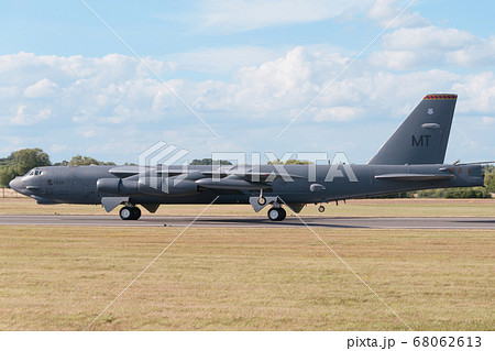 アメリカ空軍B-52H戦略爆撃機着陸 アメリカ空軍B-52H戦略爆撃機着陸 68062613