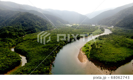 奄美大島の黒潮の森マングローブの空撮 奄美大島の黒潮の森マングローブの空撮 68062743