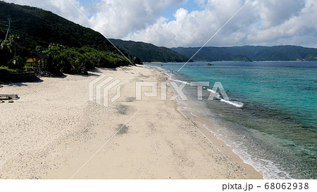 奄美大島の大浜海浜公園の空撮 68062938