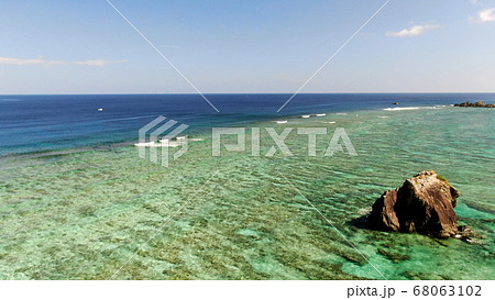 奄美大島の大浜海浜公園の空撮 68063102