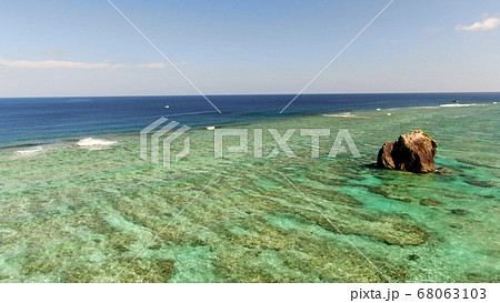 奄美大島の大浜海浜公園の空撮 68063103