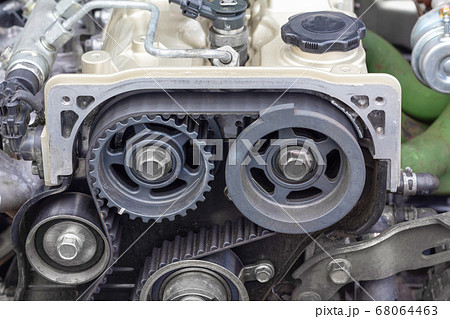 Timing belt and twin camshaft sprocket in engine Timing belt and twin camshaft sprocket in engine 68064463
