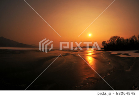 ヅムルモリ 夕日 冬 68064948