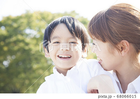 笑顔の親子 笑顔の親子 68066015