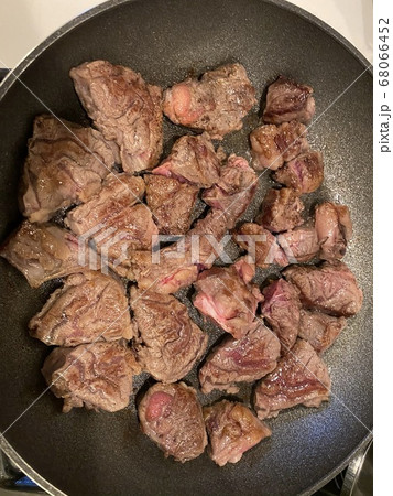 焼いた後の肉 68066452