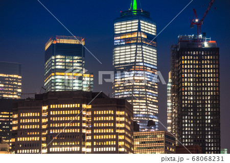 《ニューヨーク》マンハッタンの夜景・ブルックリンブリッジパーク 《ニューヨーク》マンハッタンの夜景・ブルックリンブリッジパーク 68068231