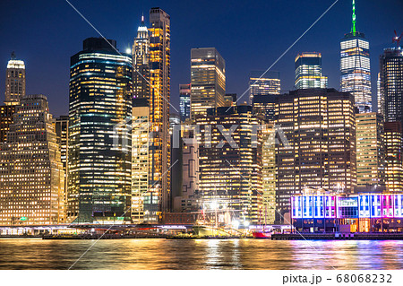 《ニューヨーク》マンハッタンの夜景・ブルックリンブリッジパーク 《ニューヨーク》マンハッタンの夜景・ブルックリンブリッジパーク 68068232