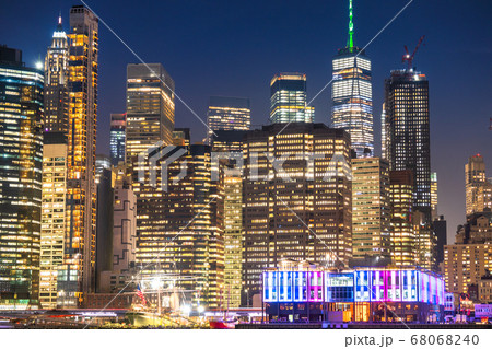 《ニューヨーク》マンハッタンの夜景・ブルックリンブリッジパーク 《ニューヨーク》マンハッタンの夜景・ブルックリンブリッジパーク 68068240