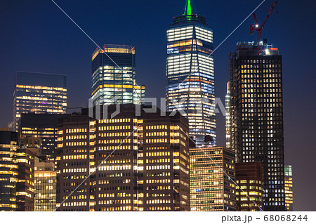 《ニューヨーク》マンハッタンの夜景・ブルックリンブリッジパーク 《ニューヨーク》マンハッタンの夜景・ブルックリンブリッジパーク 68068244