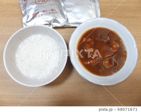 大腸内視鏡検査前日の食事 大腸検査食 夕食用の煮込みハンバーグとおかゆ 大腸内視鏡検査前日の食事 大腸検査食 夕食用の煮込みハンバーグとおかゆ 68071671
