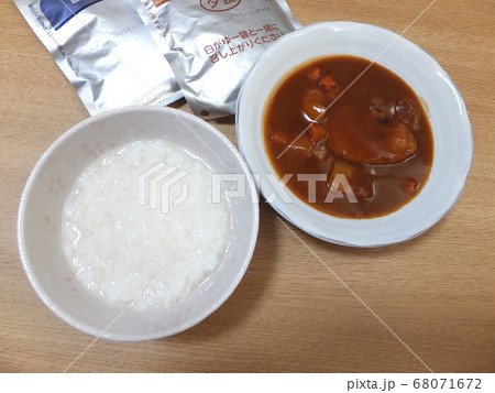大腸内視鏡検査前日の食事 大腸検査食 夕食用の煮込みハンバーグとおかゆ 大腸内視鏡検査前日の食事 大腸検査食 夕食用の煮込みハンバーグとおかゆ 68071672