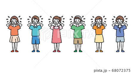 泣いている子供たち 68072375